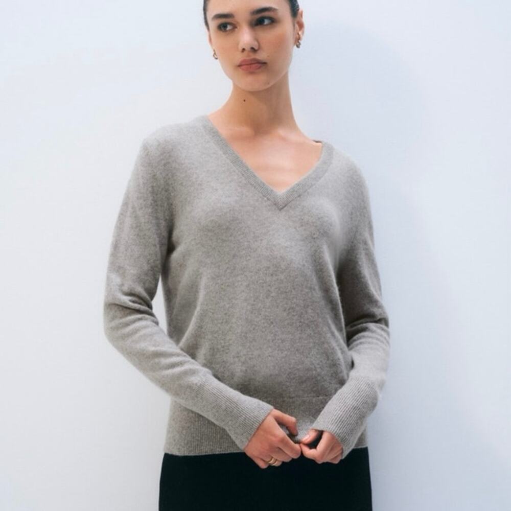 White + Warren Cashmere V Neck Sweater M Gray Side Slits Quite Luxury Minimalist
